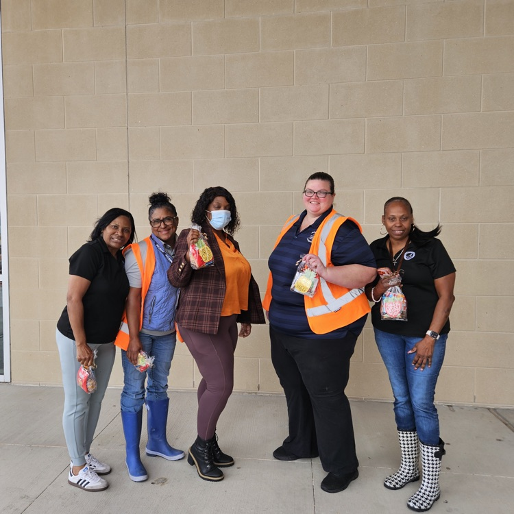 CaffeyJH's tweet photo. Bus Driver Appreciation day at Caffey! https://t.co/GlLEnbozbZ