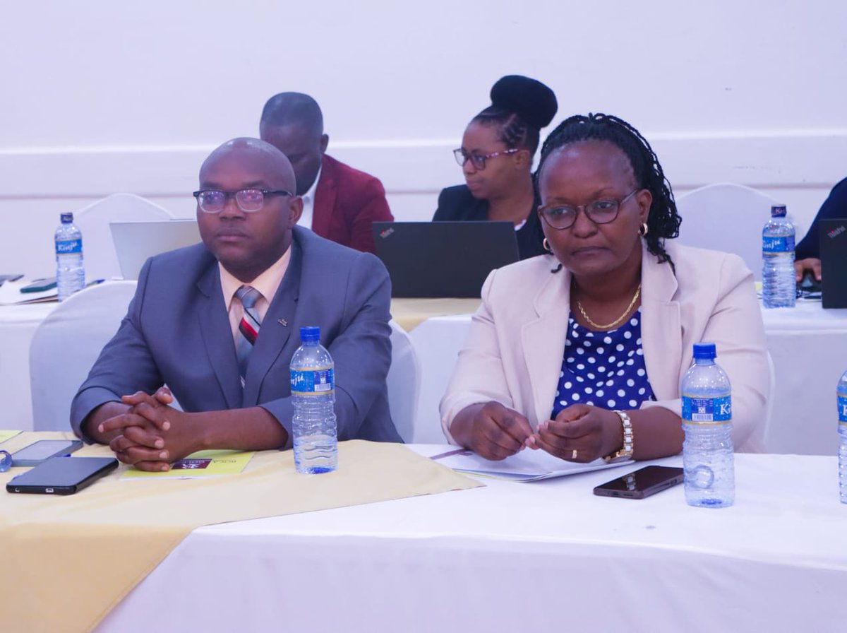 msp_burundi's tweet image. Le @msp_burundi, à travers le Programme Élargi de Vaccination(@PEVBurundi) et en collaboration avec @gavi_fr/@gavi a organisé, ce 21 Avril 2026, un atelier #médiatique consacré à l’introduction du #vaccin contre le cancer du #col de l’#utérus.
Les cérémonies d’ouverture ont été