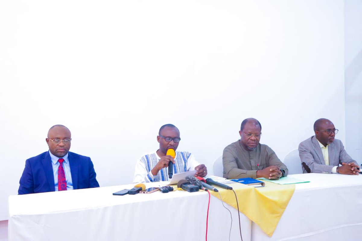 msp_burundi's tweet image. Le @msp_burundi, à travers le Programme Élargi de Vaccination(@PEVBurundi) et en collaboration avec @gavi_fr/@gavi a organisé, ce 21 Avril 2026, un atelier #médiatique consacré à l’introduction du #vaccin contre le cancer du #col de l’#utérus.
Les cérémonies d’ouverture ont été