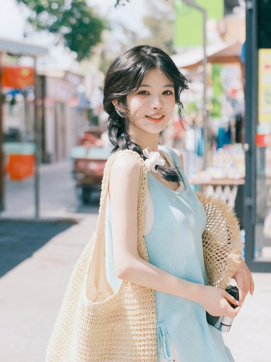 CHNN00001's tweet image. 🌅 🄷ᵉˡˡᵒ 早上好🌱
幸福的真谛在于简单，简单的心最易满足。每个清晨醒来，带着希望出发，怀着感恩前行。