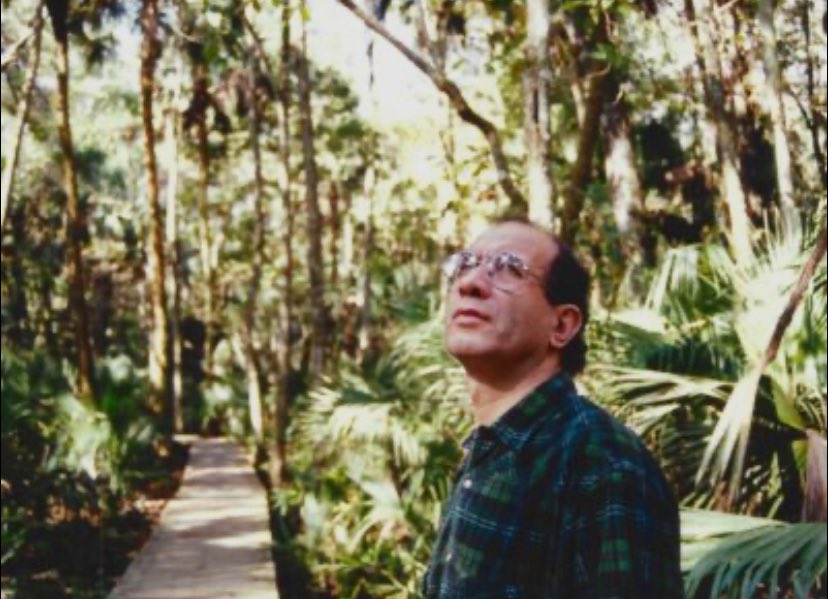 «نمى‌شود آزادى را كُشت وانسان را زنده نگه داشت»

در آخرين يادداشتش، که شهادتنامه‌ای است شاعرانه، بر مرگی که حکومت ِحرامیان برایش تدارک دیده بود، درست ۷ روز پیش از ربودن و کشتنش در بیابان، در فرازی تکان‌دهنده، محمد مختاری می‌نویسد:

«این سرنوشت ماست تا وقتی که اینها هستند. چون تا