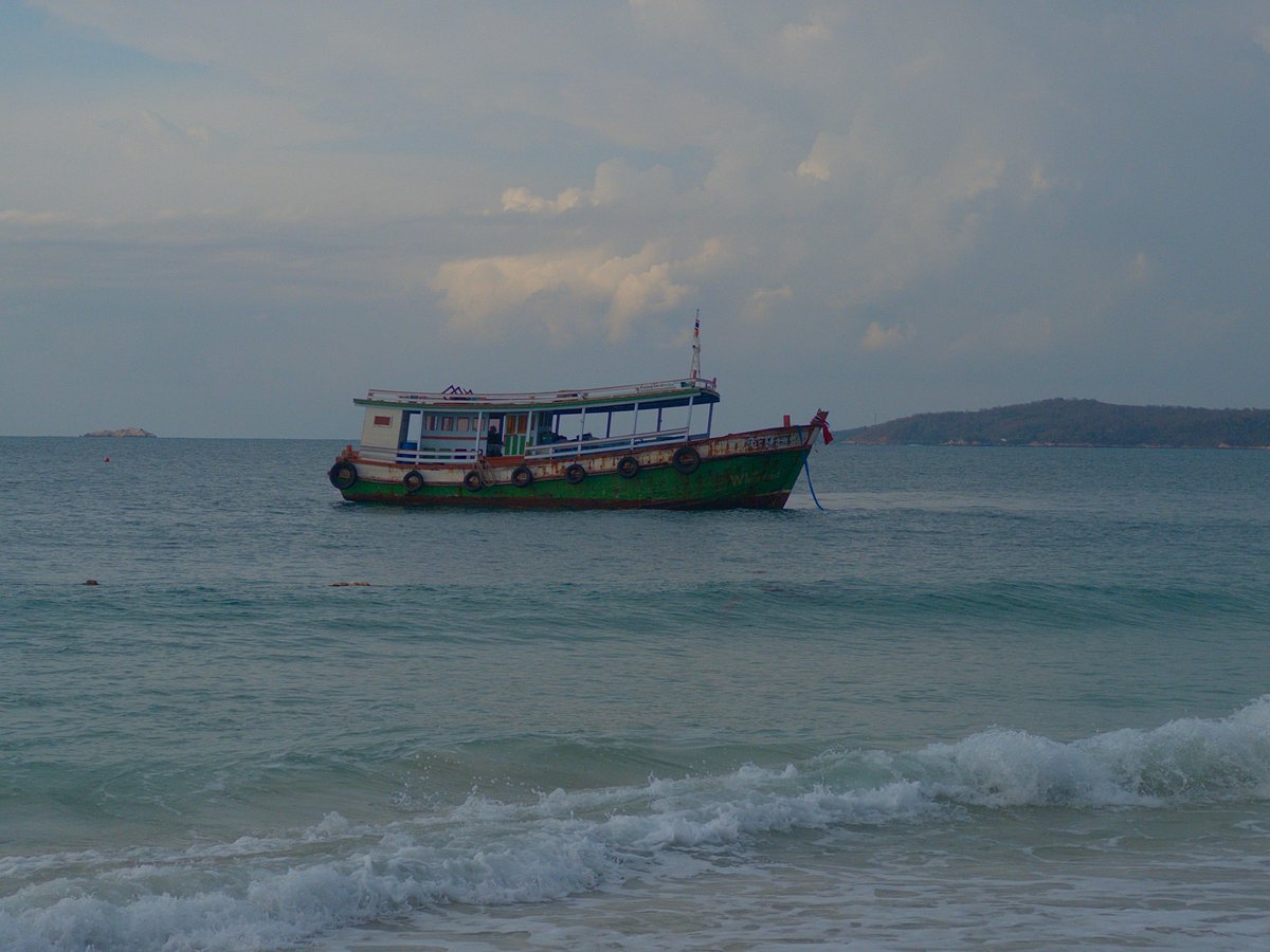 manta1900's tweet image. GradientVisAtt - Boat #shotoniphone #proseezion #analog #noai #SOOC #camera