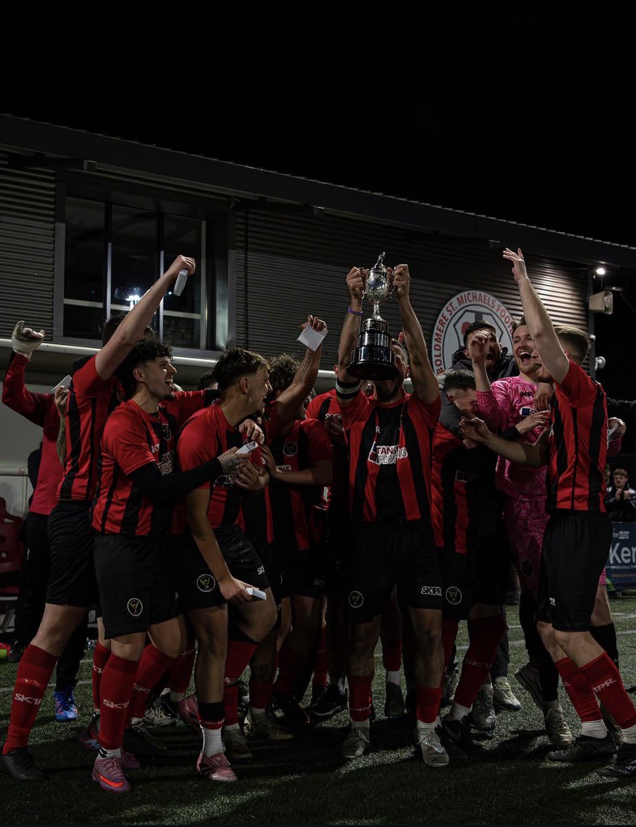 FalconsBoldmere's tweet photo. Thanks to @UltimateKingz for capturing the trophy lift. Top guys! ❤️🏆 https://t.co/HxYt1DDPM6