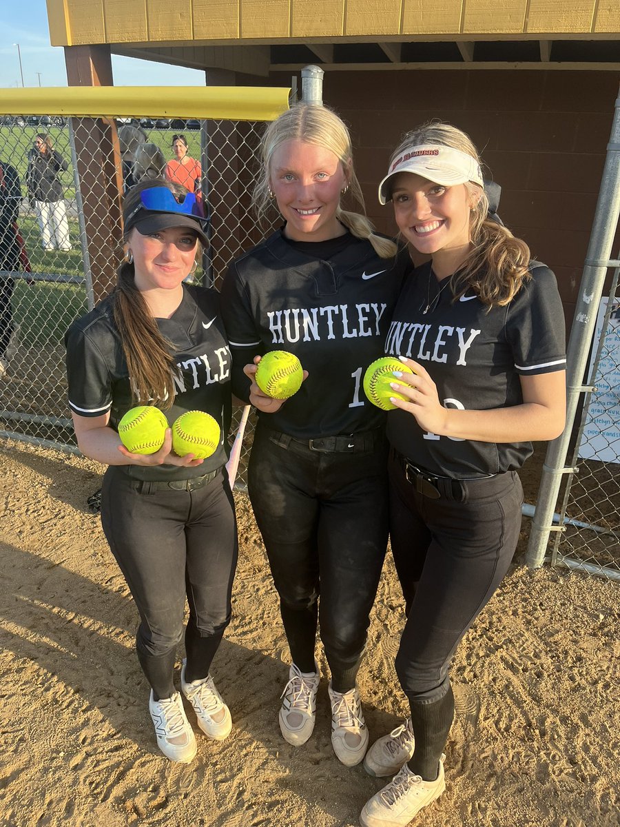 HuntleySoftball's tweet photo. Varsity won over Jacobs
Tomorrow at home vs McHenry https://t.co/MRyY5jJYb9