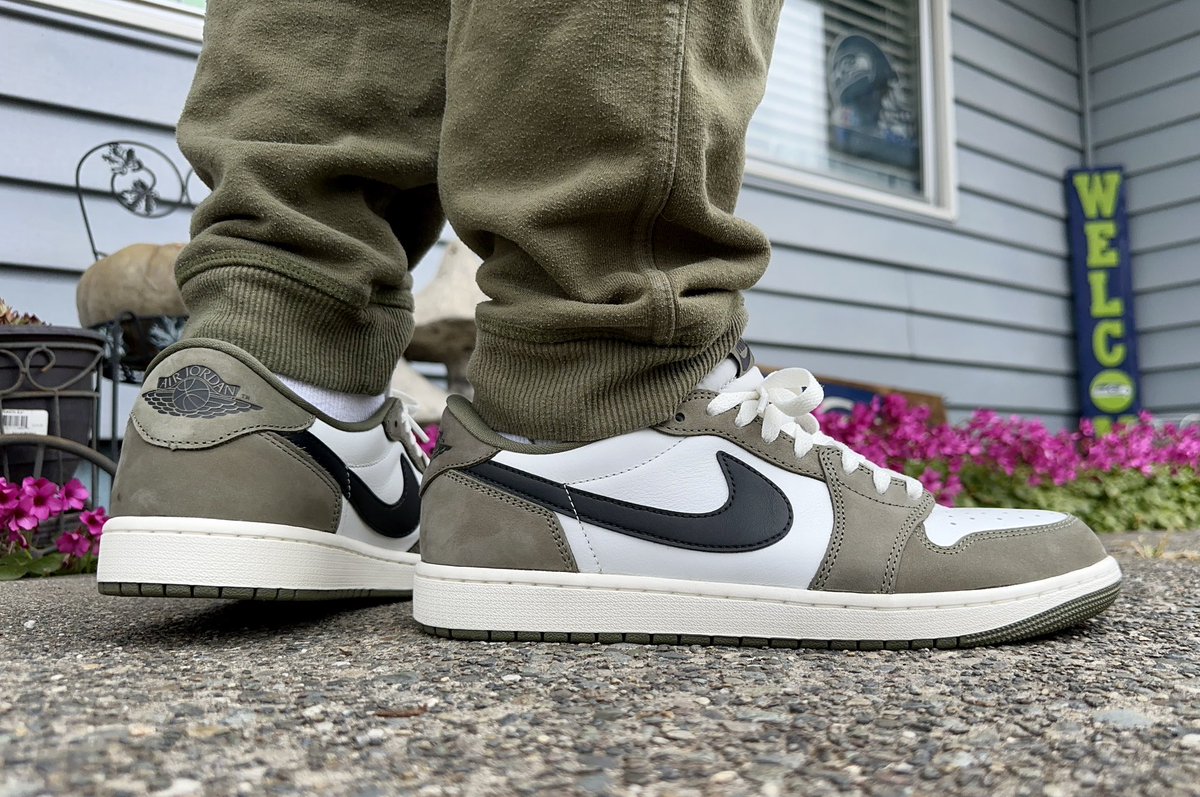 DJKingJam's tweet image. #KOTD
- Can’t wear white socks
- Can’t wear J’s after 50 yrs old
- Why you posting on BHM if your white
- Can’t like GR’s, only collabs
- Sneakers are dead if they don’t sell out
- can’t talk like this cuz, your white

In the MOST Ice Cube voice possible…

🗣️ FUCK ALL YA’LL! 💯