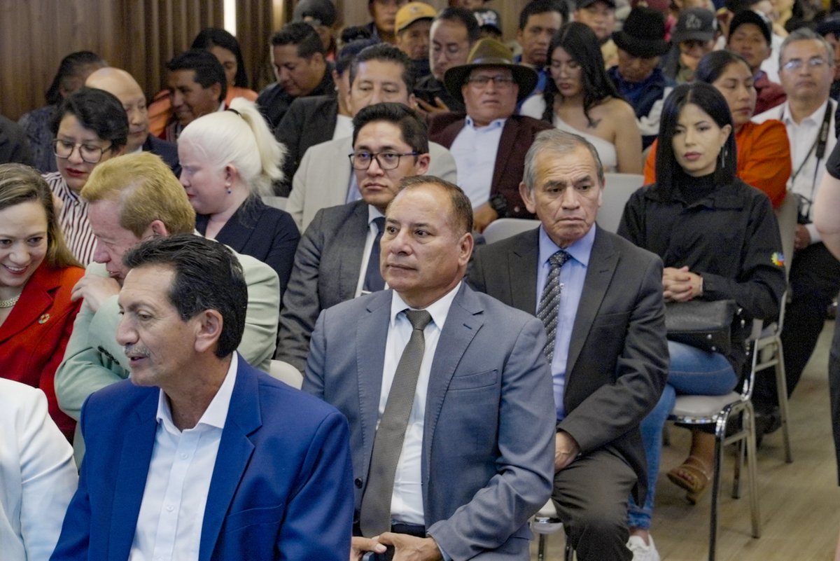 BDEcuadorBP's tweet photo. 📊 Transparencia que se traduce en desarrollo 🇪🇨

La Sucursal Zonal Sierra Centro Pastaza del Banco de Desarrollo del Ecuador presentó su #RendiciónDeCuentasBDE, con resultados concretos en #Cotopaxi #Tungurahua #Chimborazo #Bolívar y #Pastaza.

💰 USD 68.3 millones en financiamiento
💧🚧 Proyectos de vialidad, agua potable, saneamiento y desarrollo urbano que ya benefician a miles de ciudadanos.

#ElNuevoEcuador
#GestiónQueTransformaTerritorios