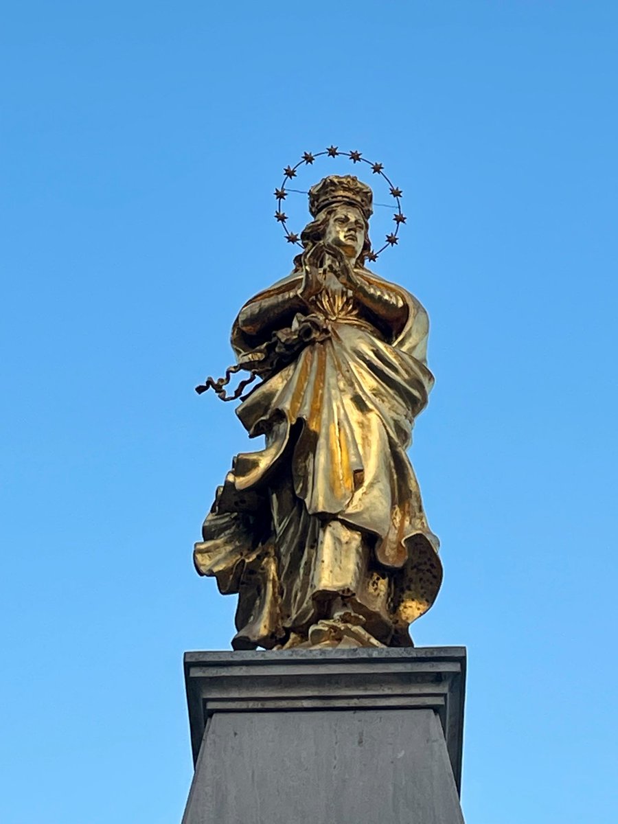 Nom de Plume tweet media