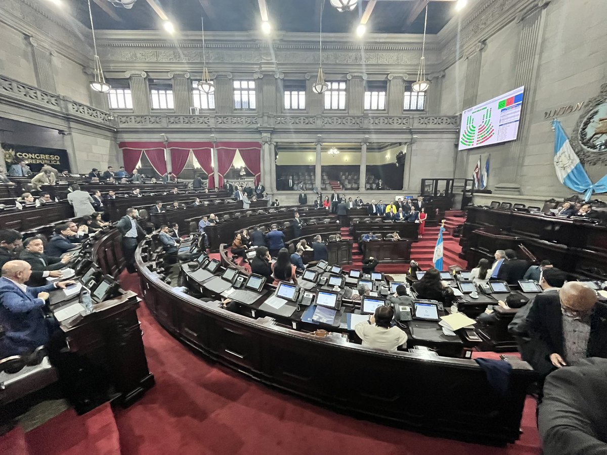 oa_vasquezz's tweet image. #Congreso | Diputados aprueban en primer debate la iniciativa de reformas al IUSI en el Congreso de la República de Guatemala, que plantea exoneraciones para adultos mayores, beneficios para primera vivienda y ajustes al cobro del impuesto.

La sesión fue suspendida por falta de