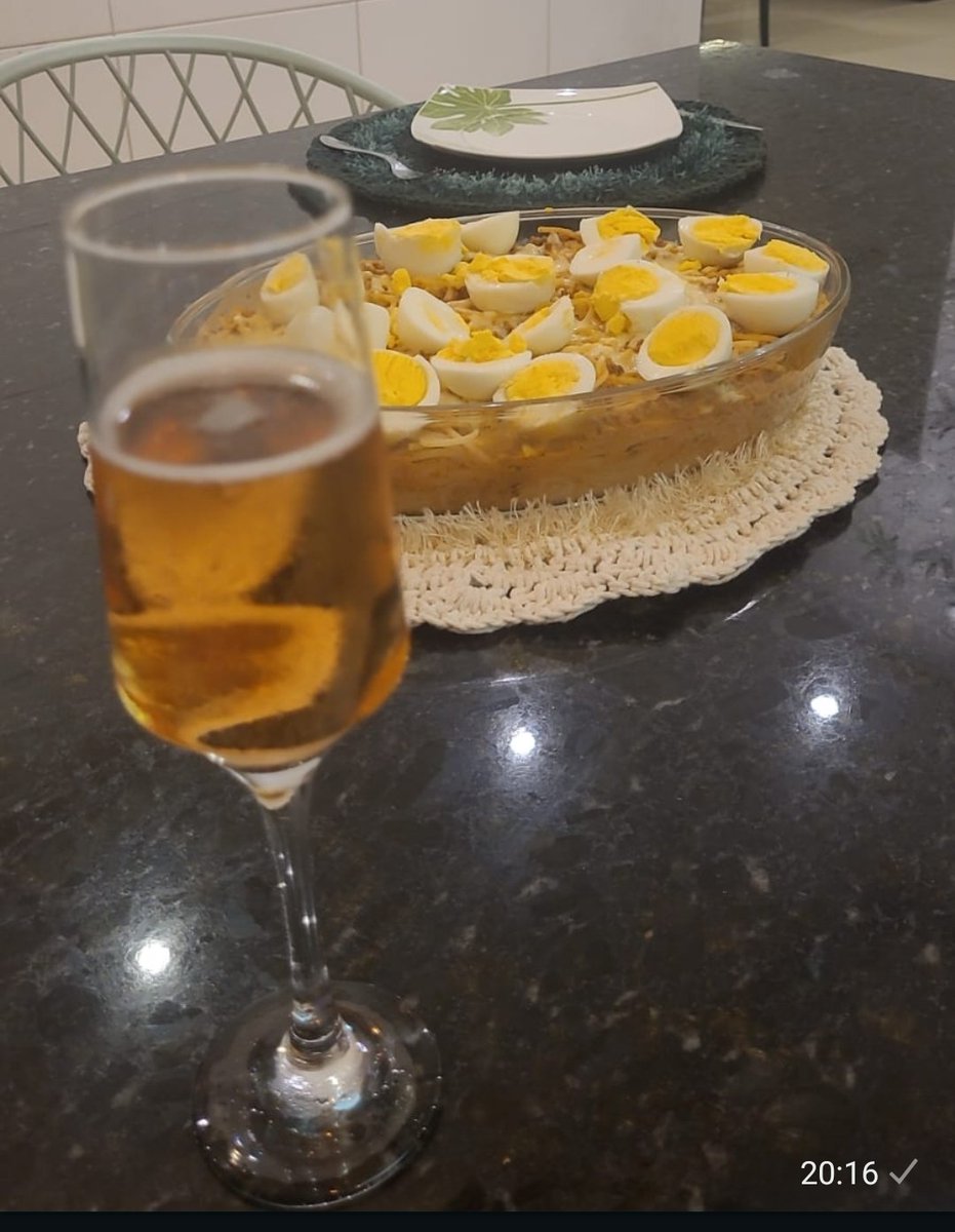 Daniela06018496's tweet photo. Com a simplicidade mineira de sempre, esperando a grande final, pra celebrar outra mineira campeã, @anapaularenault ,  e tb a amizade, a lealdade e, acima de tudo, a coragem de sermos quem quisermos ser, com nossas dores, delícias, ausências e presenças! https://t.co/lQthBq9DEF