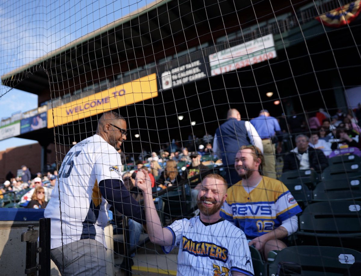 Austin Davis tweet media