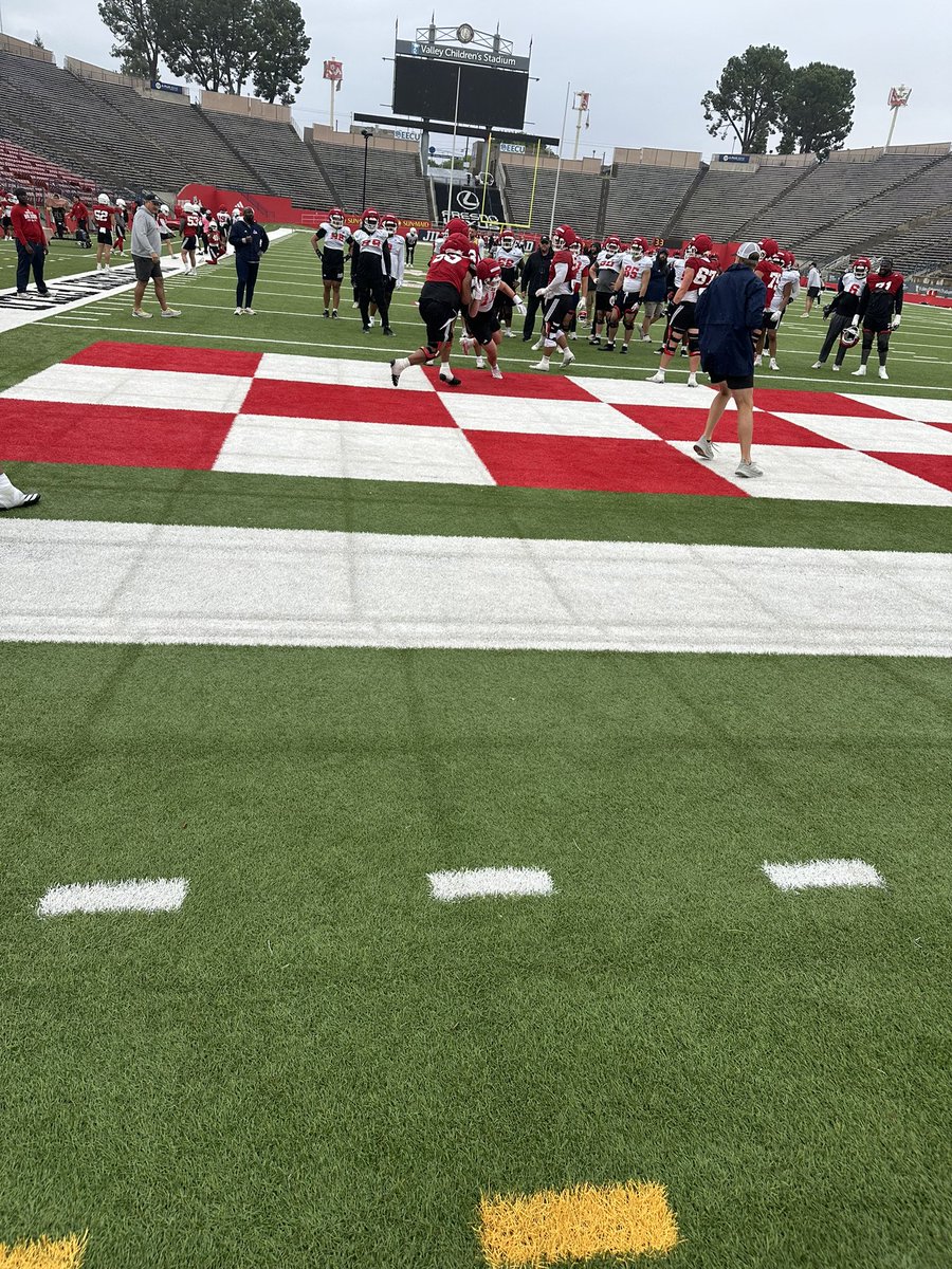 Thank youu <a href="/FSAthletics/">Fresno State Bulldogs</a> for letting me come and see what it is like to be a Bulldog!!@Coach_Entz <a href="/AbelEGarza/">Coach Garza</a> <a href="/SangerWestFB/">Sanger West Football</a> <a href="/TomLoy247/">Tom Loy</a> <a href="/Rob_E_Light/">Robinson</a> <a href="/CoachMoultrie5/">Moultrie</a>