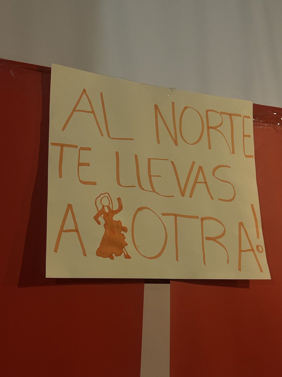 Muertas en vida.

Lo bien que me lo pasé anoche y lo que disfruté con las niñas 🩵 a pesar de que no era mi mejor día. Todo pasa y qué niños y niñas tan guapos en la feria, por favor.
