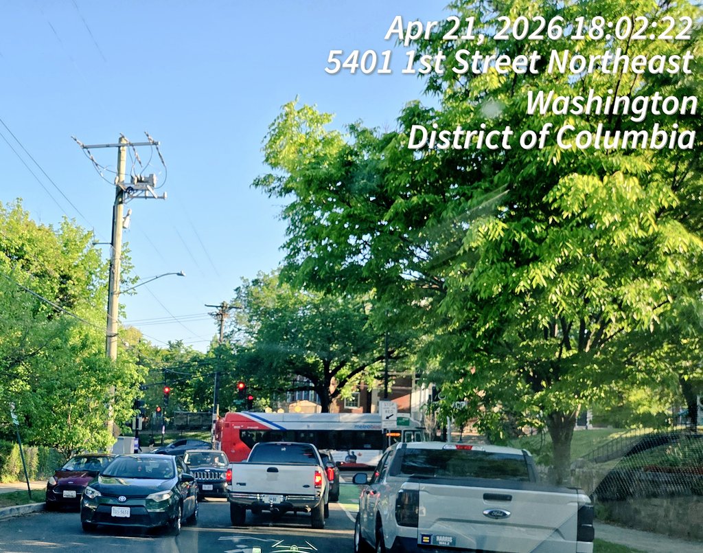 LCAGDC's tweet image. #News 2nd request today at 6PM @MD_MVA illegally parked car picking up kids from @DCBilingual @ 33 Riggs Rd NE at 1st St NE. Created a Dangerous situation &amp;amp; was almost hit by cab! Maybe bollards/Flexible post? @DDOTDC @johnson4b06 @MichaelCohenANC @maustermuhle