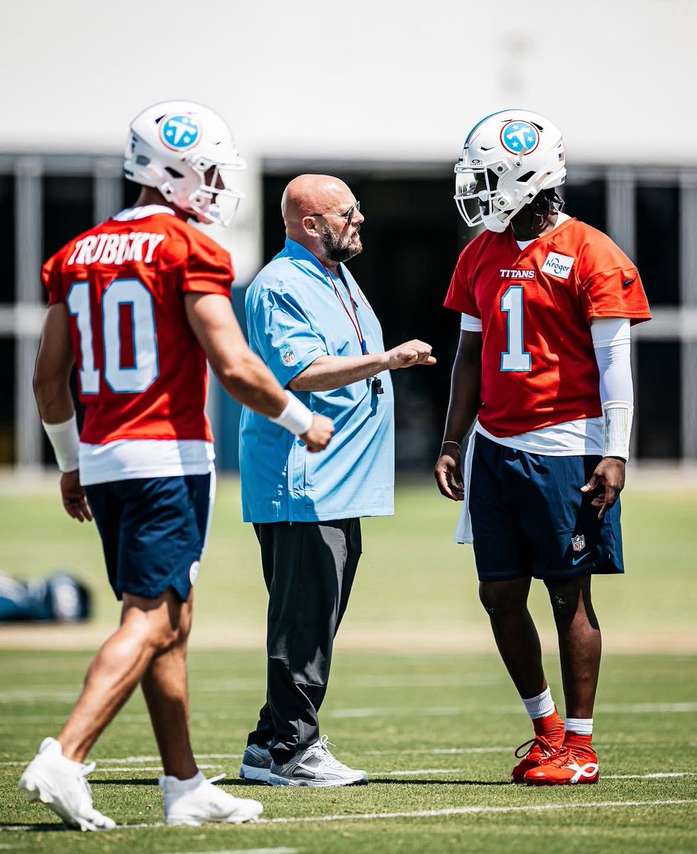 SharmSports's tweet image. Brian Daboll is about to bring out the best version of Cam Ward 😤

#Titans #TitanUp 

(📸 @Titans on IG)