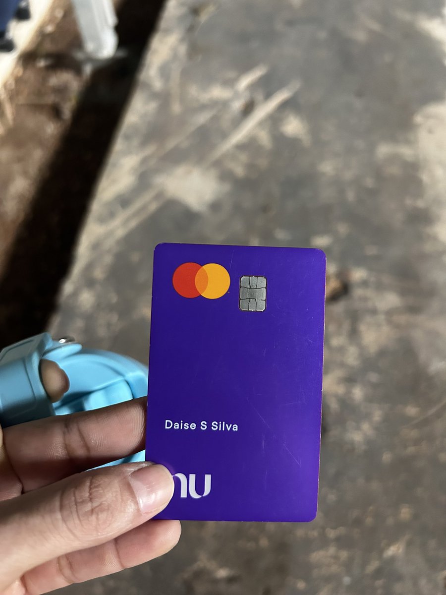 Achei esse cartão aqui no sambódromo na formatura militar. Deem RT aí.