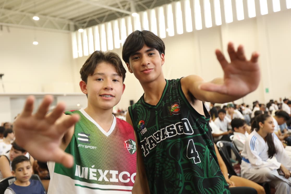 Inauguramos el nuevo Palacio de los Deportes en #Villahermosa, con el que vamos a seguir impulsando el espíritu de lucha y triunfo de nuestras y nuestros campeones, además hicimos entrega de 500 #becasdeportivas a atletas de alto rendimiento que con disciplina y esfuerzo siguen