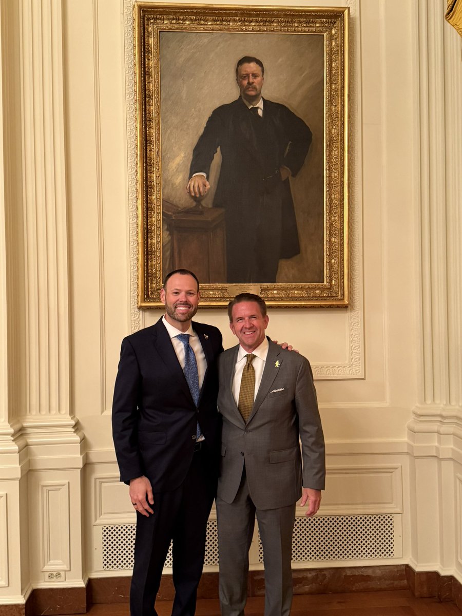 michaeltbenson's tweet image. Quite the day in our nation's capital city with our back-to-back national champion @WVURifle team (and 21st overall) and @wrenbaker (photo inside @WhiteHouse) with the founder of the @NCAA Teddy Roosevelt

Thanks to @realDonaldTrump for hosting championship teams today