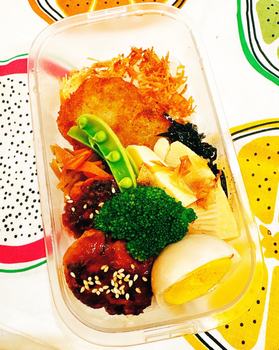 アジフライと肉団子弁当🍱たけのこの土佐煮。ふりかけはサワダさんの #ゴロッと北海ホタテの焦がし醤油ふりかけ！
#澤田食品 #いかこん部 #お弁当 #旦那弁当 #お弁当記録