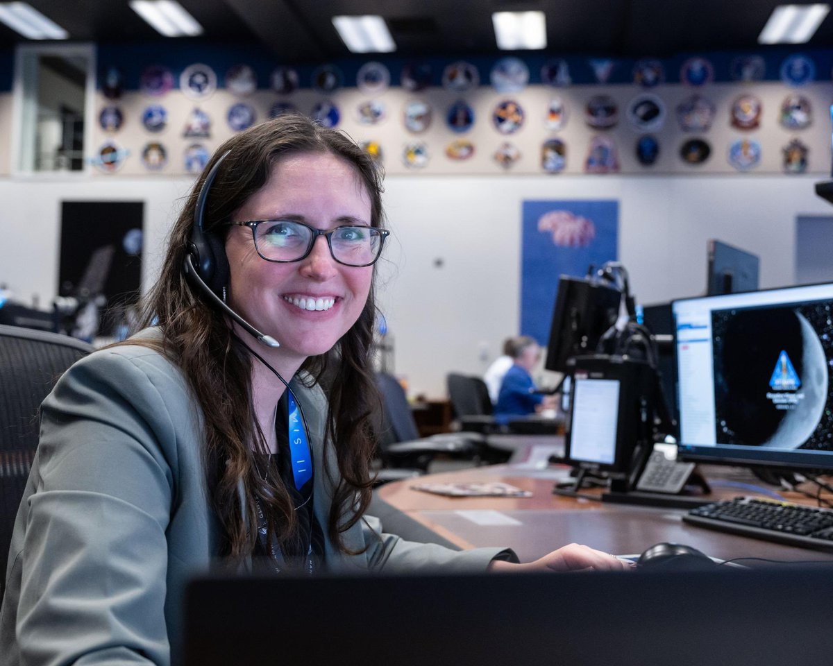 TheRiddlerMan's tweet image. You heard her voice during lunar flyby, now meet the scientist responsible for coaching astronauts as they observed the #Moon.

Kelsey Young is a Goddard scientist, #Artemis II lunar science lead, and one of three science officers who sat in Mission Control.
#NASA

Learn more: