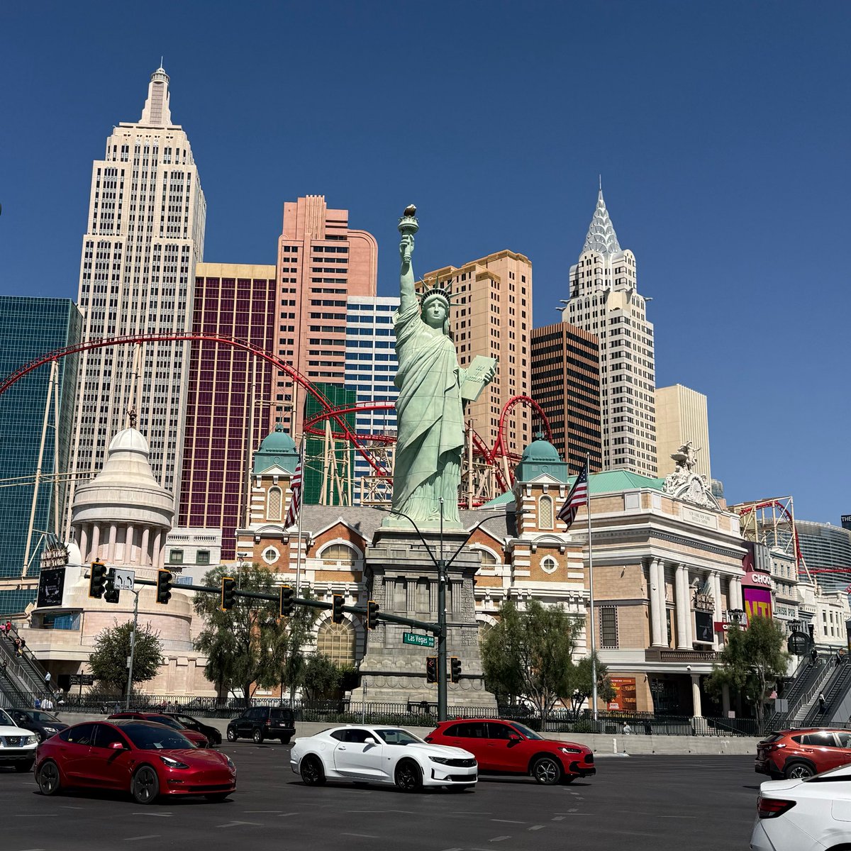 jedirich_'s tweet image. CBS says Vegas is fake.

But look here— that’s engineering, design, money, vision… all stacked into one block.

Nothing about this is fake. This is one of the most ambitious cities ever built.
#Vegas #Strip
