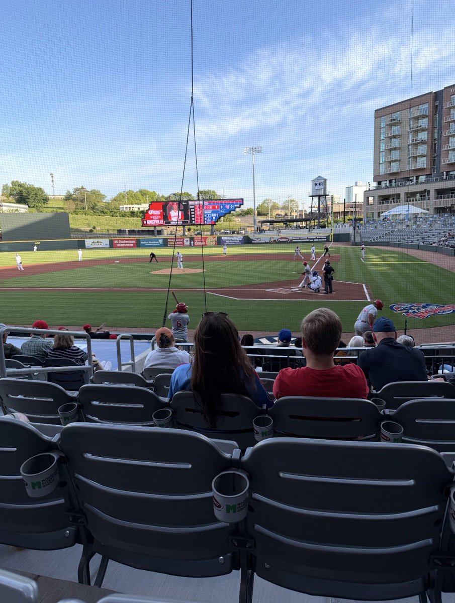 SportTalkDwat's tweet image. Our Co-Host Casper is at tonight’s @ChattLookouts vs @smokiesbaseball AA baseball game 

#Knoxville #Lookouts #Smokies #MiLB
