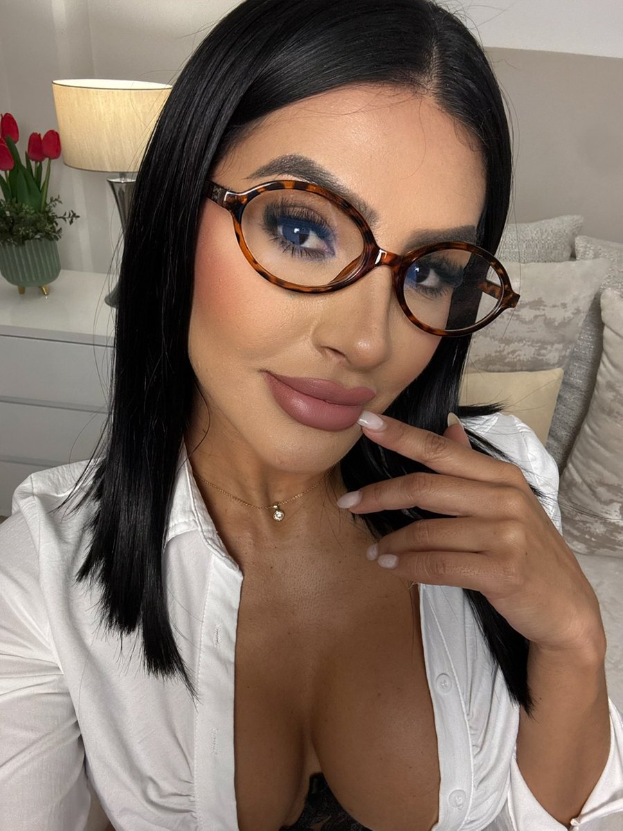 AngelicaSts_lj's tweet image. Can I be ur secretary ? 
#fypシ゚viral #fyp #parati