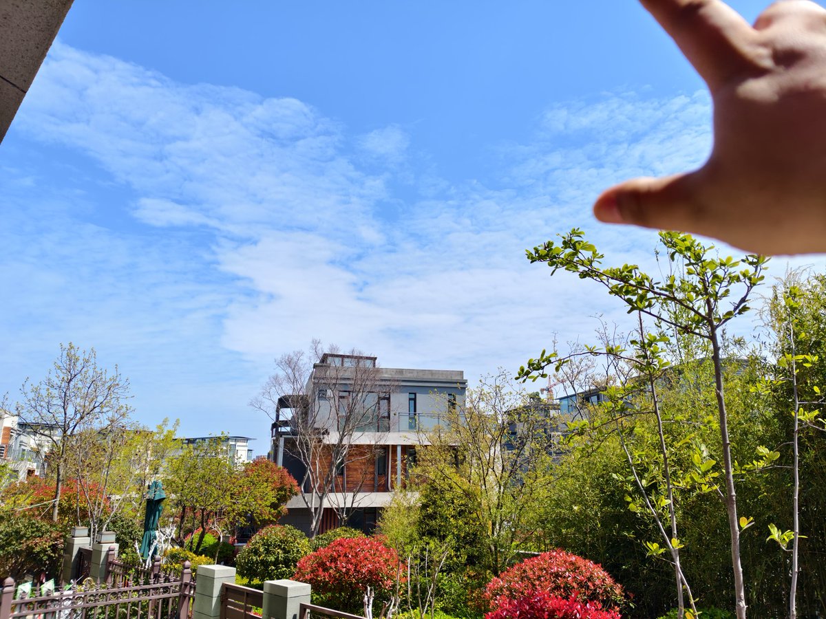 zjshuaige's tweet photo. 致达哥｜熊市有明灯，撸毛路上感恩

在这个漫长又枯燥的熊市里，很多人浮躁、离场、迷茫，而我很幸运，一直跟着达哥，在撸毛这条路上稳稳走着。
 
我是胜利，开始进圈一路追随达哥，行情好的时候一起吃肉，行情淡的时候一起坚守。很多人觉得撸毛就是简单点点点，但只有真正坚持下来的人才知道，在漫长的等待、无数重复的操作、看不到希望的横盘里，最难得的不是机会，而是有人带着你、陪着你、不断给你信心。
 
从去年的 Aster，一路拿到亮眼的 A7 成绩，到后来 Nado NFT 稳稳落地，再到今年整个市场极度无聊、几乎所有人都失去耐心的时候，CZ GEN 再次爆发，又一次拿下 A7。
 
看似是运气，实则全是方向。
达哥从来不是那种只喊口号的人，他更像一位大家长，在行情最差、人心最散的时候，依然耐心安慰我们、鼓励我们、提醒我们不要放弃。熊市最磨人，也最考验人心，是达哥让我们在浮躁中保持清醒，在绝望中看到希望。
 
没有华丽的辞藻，只有真心的感谢。
感谢达哥一路带队，不离不弃；
感谢圈里的朋友们一路陪伴，互相打气。
 
无以为报，给兄弟们安排一点小福利：
凡是在这条推文评论区留言的好朋友，我将通过 Gork 抽奖，抽 10 位 粉丝，每人 10U，略表心意。
 
未来继续紧跟达哥，深耕赛道，耐心等待属于我们的爆发时刻。
也祝所有一路同行的伙伴，账户长虹，越来越好。
 @wenxue600
