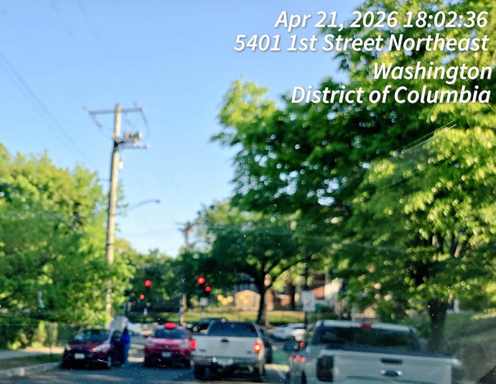LCAGDC's tweet image. #News 2nd request today at 6PM @MD_MVA illegally parked car picking up kids from @DCBilingual @ 33 Riggs Rd NE at 1st St NE. Created a Dangerous situation &amp;amp; was almost hit by cab! Maybe bollards/Flexible post? @DDOTDC @johnson4b06 @MichaelCohenANC @maustermuhle