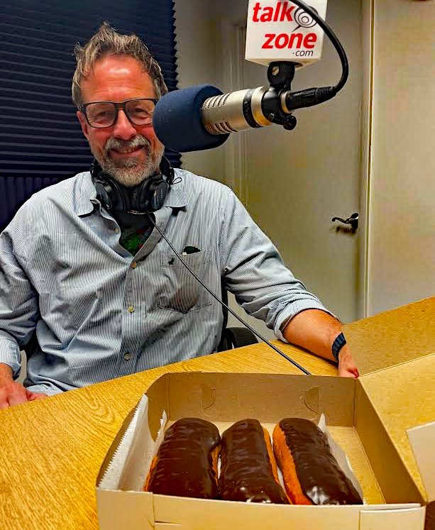 Car_Guy_Tom's tweet image. Guest co-host @davepiluski with this week's donuts. #Donuts #CarStuffPodcast #NoJill @jillciminillo