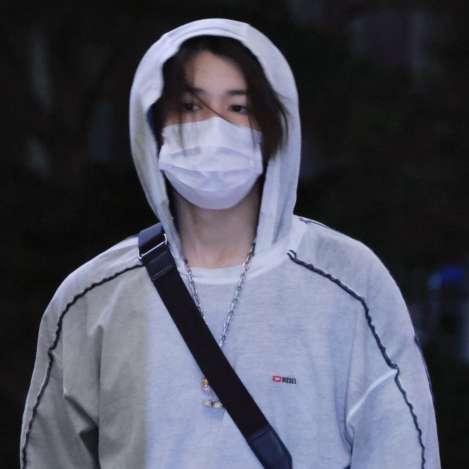 itssabelle_'s tweet image. the coolest maknae 

cr : KIIKI5661
#LOUIS #루이