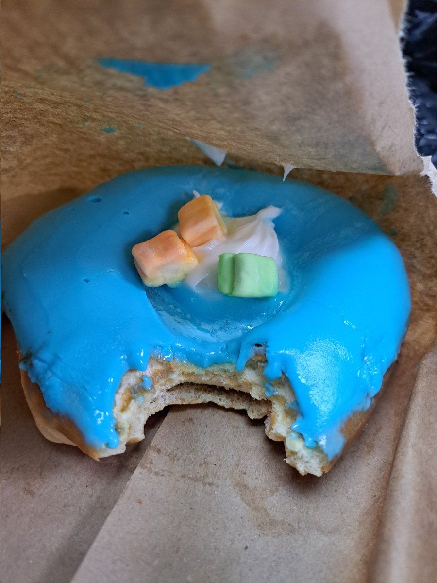 tikudz's tweet image. #photography #snack #food 

Rituals donut. 

Not paying $21 for mere brownie.