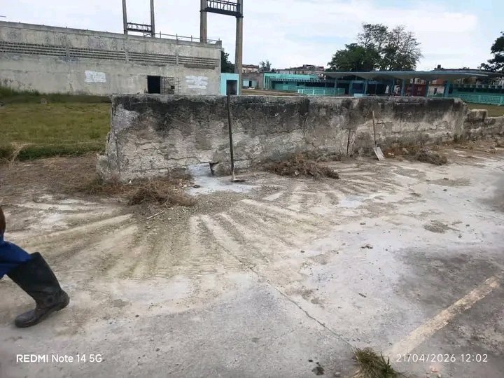 Continúa la reparación en el Combinado Deportivo Cerro.
#ElCerroTienelaLlave
#CubaSoberana