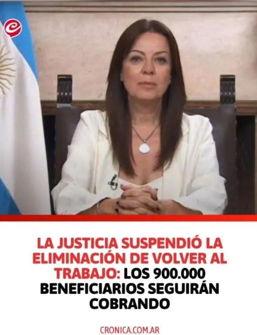 Buenas noches 44%.
Recién puedo chusmear las novedades q estamos viviendo con el 🤡 rosca floja y su gob de 💩 Otro tiro q le salió x la culata. Me alegro x la gente q seguirá recibiendo ese ingreso.
Aunque todo lo q hacen, es desviar la atención y cubrir la entrega del país.🙄