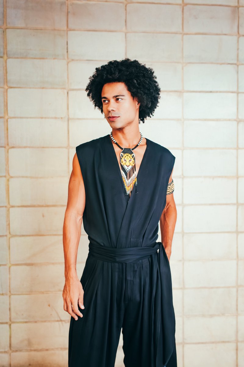 tvglobo's tweet photo. SILÊNCIO PARA APRECIAR A BELEZA DO NOSSO MODELO
o Breno tá lindo demaaaaais, que isso! 😍🥵 #BBB26 #RedeBBB #TVGlobo @BrenoCora https://t.co/Iicri0QFDT