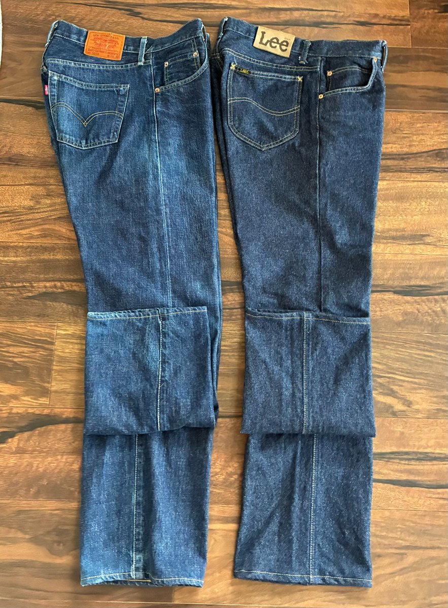 初めて買ったLee。
フレアの一歩手前のようなシルエット。
裾幅は太めの23㎝。
ひざ幅も、全く同じ23㎝。

リーバイスより良いかもしれない。
mr-linen.com/between-tapere…