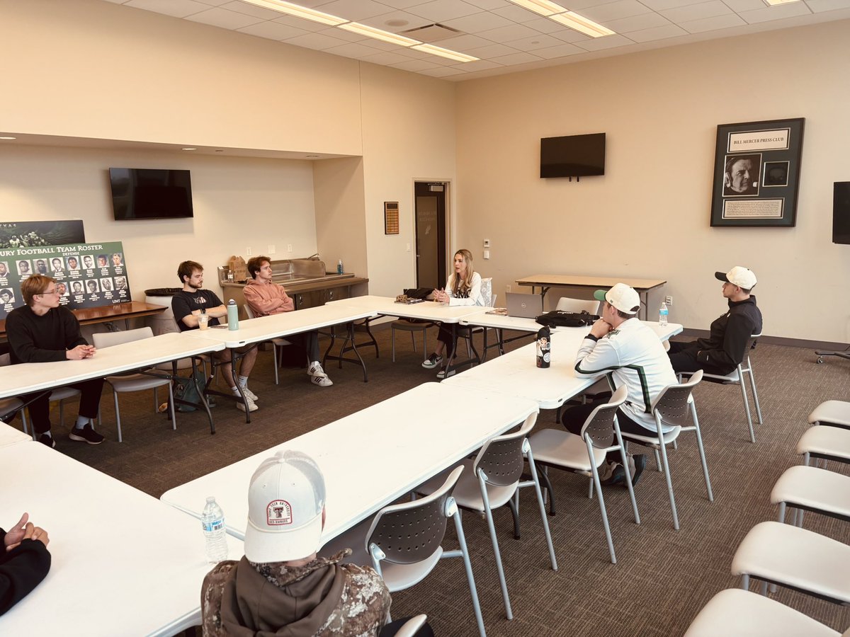 mgrnpxp's tweet image. Super proud to know this lady! @ashley_pickle12 started dominating as a freshman at UNT and she has never slowed down. Her work with Dave Campbell’s is powerful. So cool to have her back in the Mercer Room!