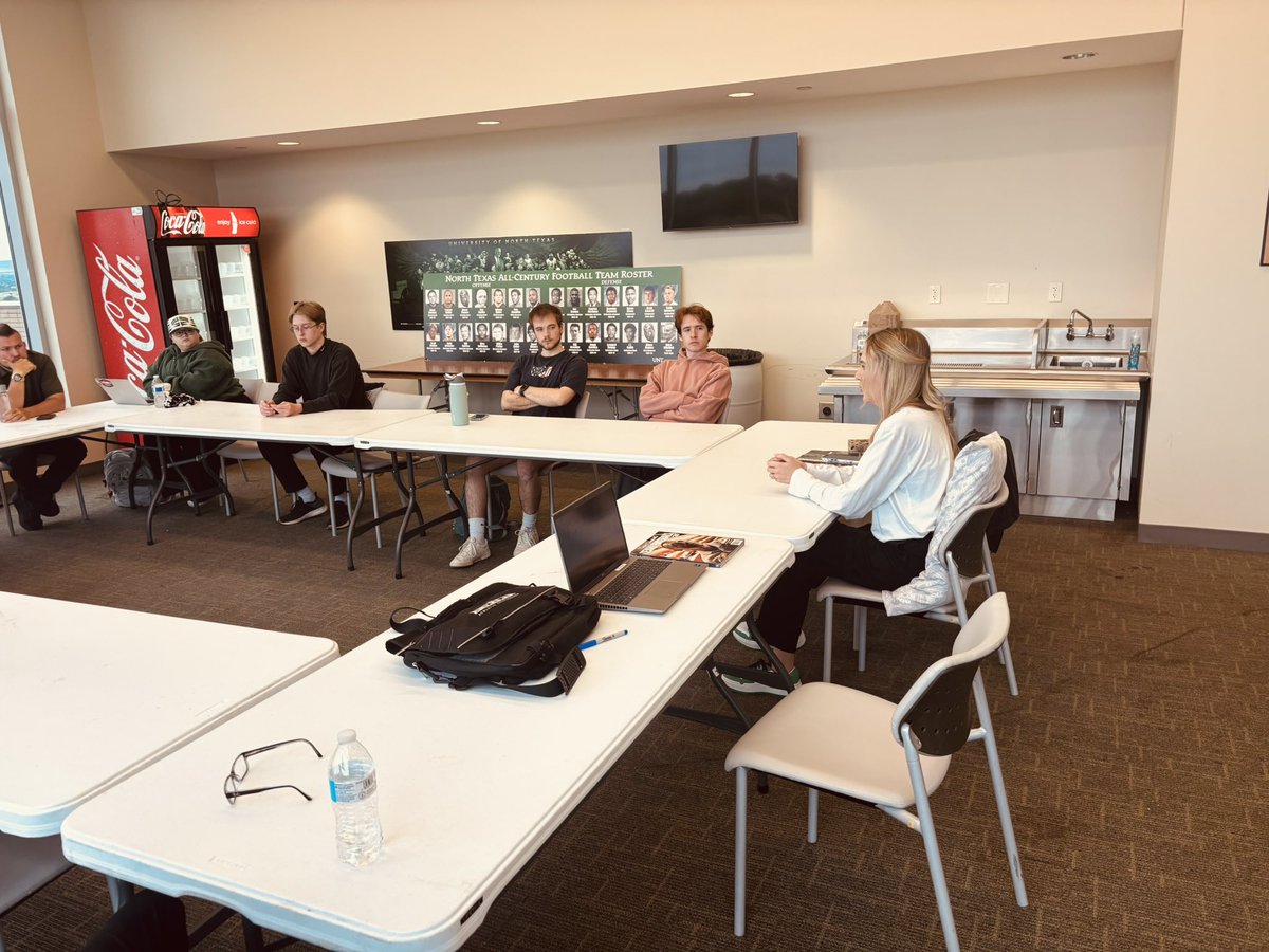 mgrnpxp's tweet image. Super proud to know this lady! @ashley_pickle12 started dominating as a freshman at UNT and she has never slowed down. Her work with Dave Campbell’s is powerful. So cool to have her back in the Mercer Room!