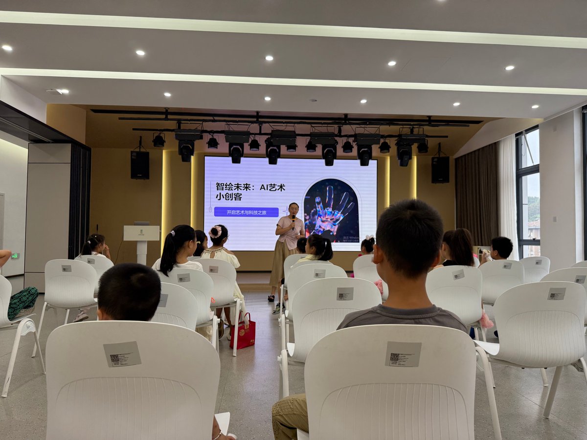 3arbiaigris's tweet image. "Thrilled to share our #ProductInnovation Training! Learned agile frameworks, user-centric design, and case studies. Big thanks to @AlexTech for leading—insights to fuel our next big launch!  #TeamGrowth #SkillUp"