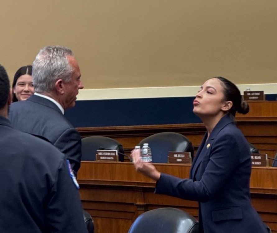 Marmel's tweet image. what happened/what I wish happened
#AOC #RfkJr