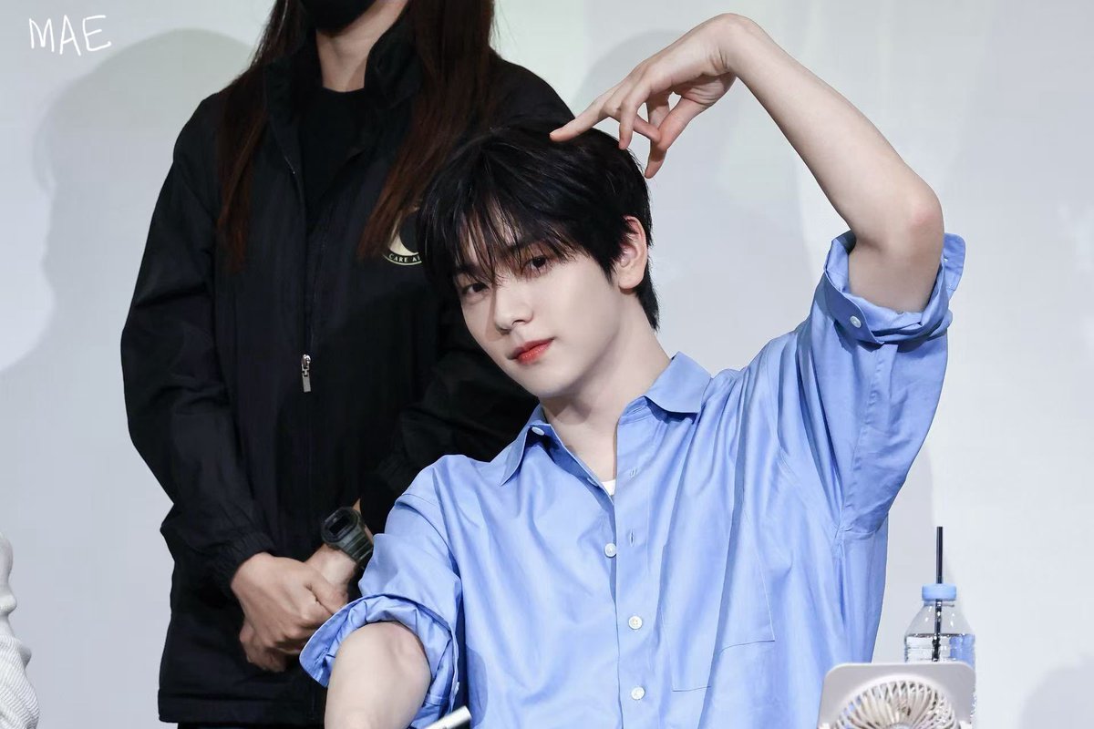 메이 tweet media