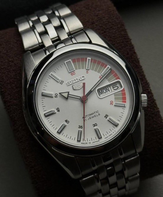 يا جماعة الـ tech والـ gadgets، بعد ما تكلمنا عن اقتراحات الساعات الميكانيكية للمبتدئين، الحين نروح للجزء المهم: شرح حركات الساعات الميكانيكية بطريقة بسيطة ، بدون تعقيد هندسي زائد