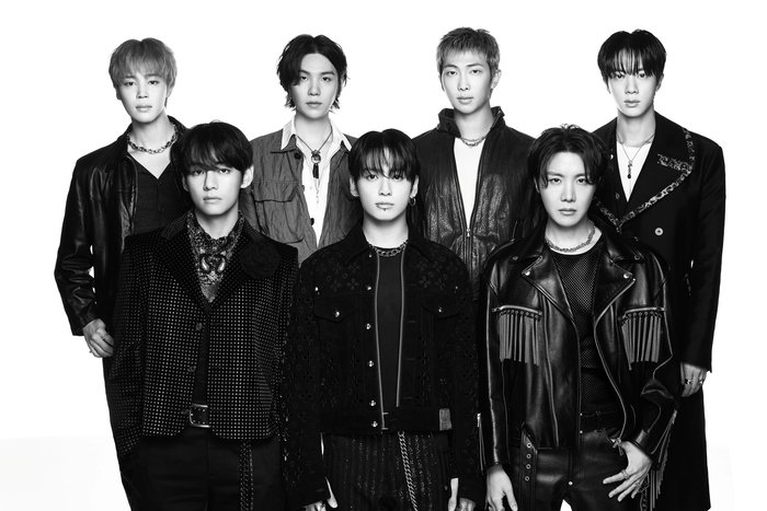 방탄소년단, 美빌보드 4주연속 ‘올킬’..‘핫100’ 4곡 줄세우기+85회 월드투어 [美친차트]

naver.me/5Auqaqo7

방탄소년단의 이번 성적은 단순히 1위 석권에 그치지 않는다.
앨범에 수록된 가창곡 13곡 전곡이 ‘글로벌 200’ 차트에서 굳건히 자리를 지키는 저력을 발휘했다. 특히 ‘글로벌(미국