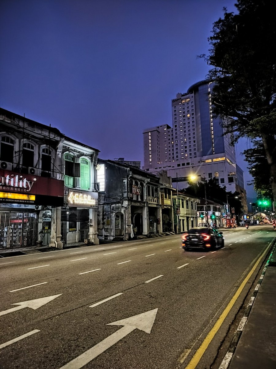 MillingtonSally's tweet image. Morning 5km run 
We've moved on! An early explore of George Town. Not bad for running, there was a footpath on most of the streets! Brilliant street art and lots of cats. Possibly less humid than Singapore, but only just! 
Happy Wednesday! 😀🏃‍♀️🇲🇾
#GeorgeTown #Running #Malaysia