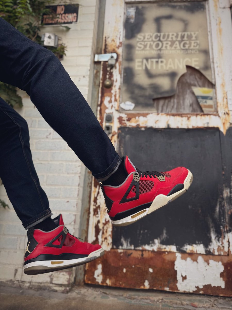 jerktherobot's tweet image. R y’all looking forward to these returning next month?! I Absolutely Am, becuz Lord knows This pair needs a Rest! If ur not looking forward to these what R u looking forward to? What Else is dropping next month?

#KOTD
AJ4
‘Toro Bravo’ (2013)
#wearyourkicks