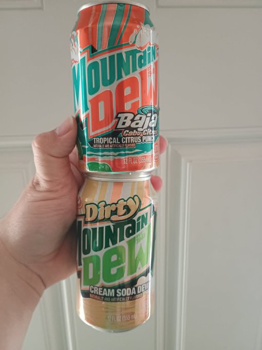 Cracklingice1's tweet image. Hear me out... 
Although honestly this would be better with Livewire if I could get it. 
The Dirty Dew on it's own was kinda disappointing.  It's basically just a cream soda, didn't notice anything 'Dew' about it.
#MountainDew