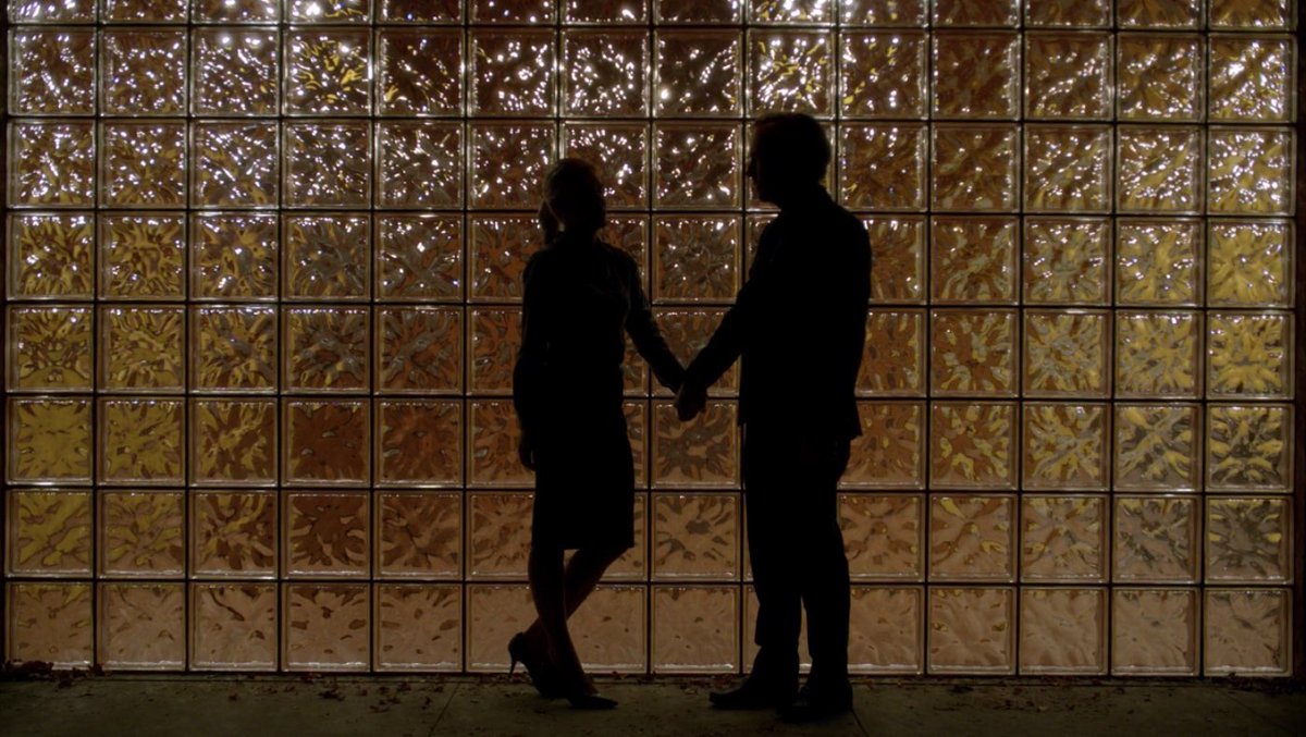 Maxou0995's tweet photo. Je viens de finir Better Call Saul et j’ai juste envie de retenir une chose pour le moment c’est la relation entre Jimmy et Kim. 

Tellement bien écrite et menée sur 6 saisons, je n’aurai jamais cru en commençant BCS que le noyau de la série serait une romance ! Bob Odenkirk est majestueux, Rhea Seehorn est impériale !