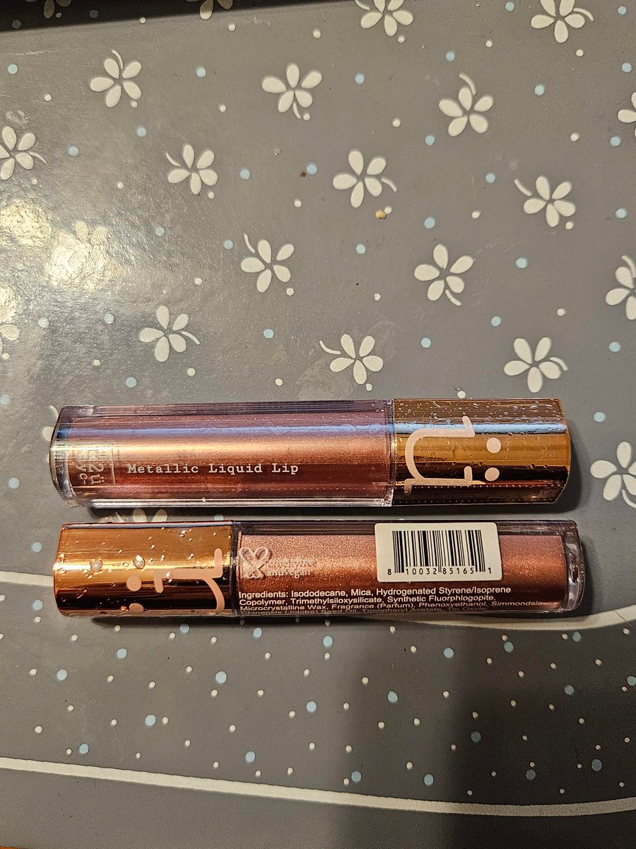 Bevfan64's tweet photo. Tried out an amazing lip gloss!  M2U NYC at my local HEB.  The lip gloss is amazing, love, love the color and it stays put without having to reapply that often.  I really like it.  @tryazon @m2unyc https://t.co/k3ALOnusCP