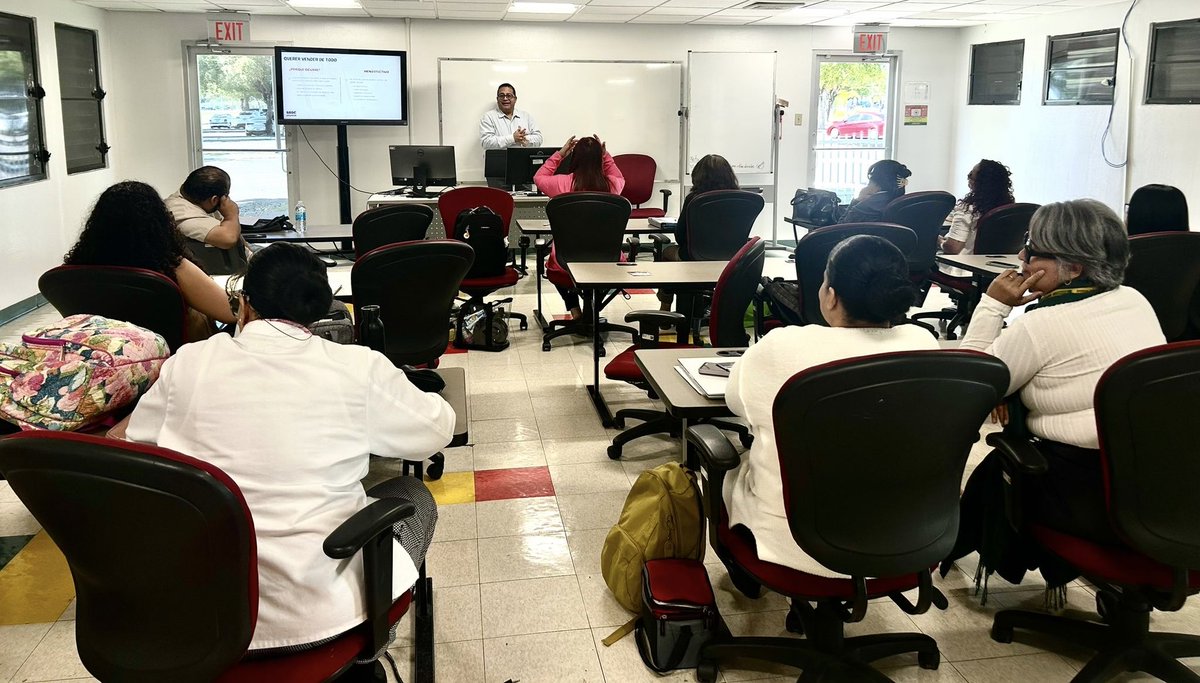 prsbtdc's tweet photo. ✨🤝 Cuando @InterPonce y el PR SBTDC se unen, el emprendimiento florece.
Hoy los estudiantes del programa Empoderamiento hacia el mundo laboral descubrieron cómo transformar talento en oportunidades, guiados por nuestro consultor en el taller “De la cocina al emprendimiento…”. https://t.co/eWwhXc1I2s