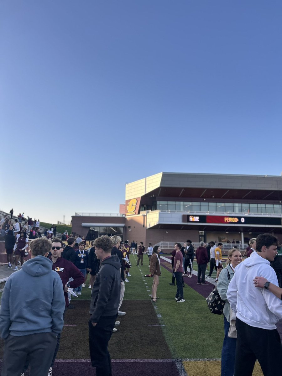 angel_avalos71's tweet photo. Good time at @CMU_Football hope I can come back for the summer. https://t.co/XU0k8rZskR