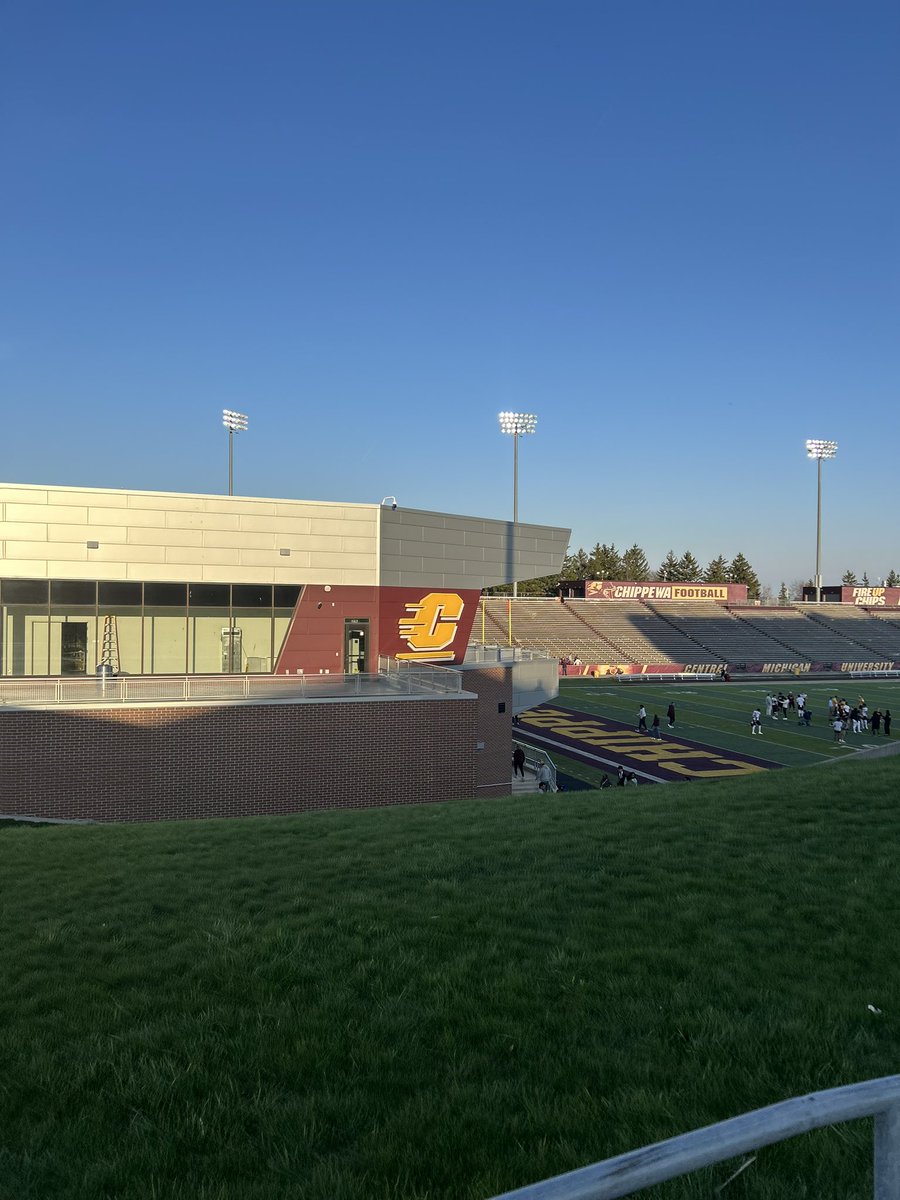 angel_avalos71's tweet photo. Good time at @CMU_Football hope I can come back for the summer. https://t.co/XU0k8rZskR